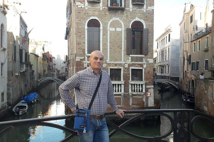 Small Group Bacaro Food Tour with Local Guide in Venice