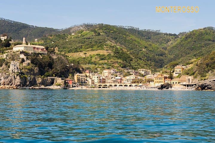 Boat tour in Cinque Terre from La Spezia with lunch on board