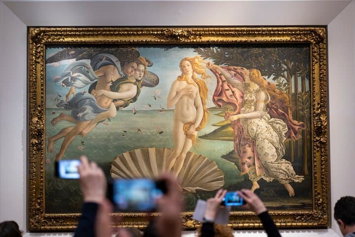 Private Family Tour of the Uffizi Gallery with Scavenger Hunt