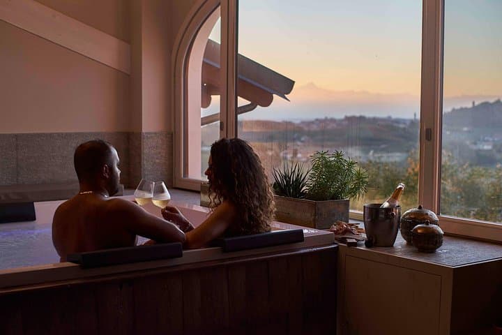 Private jacuzzy and wine tasting