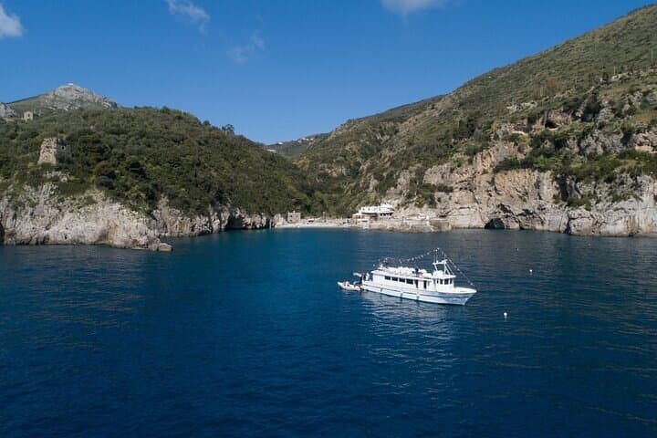 Tour by Sea from Salerno and Stop in Amalfi with Aperitif Included
