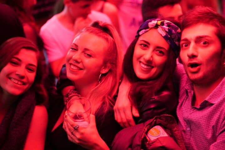 pub crawl milan