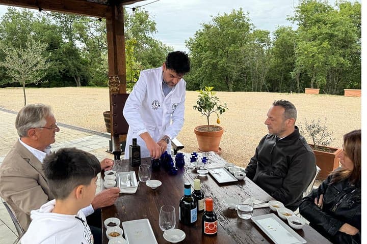 Montalcino: Renowned Tuscan Olive Oil Mill Tour & Tasting