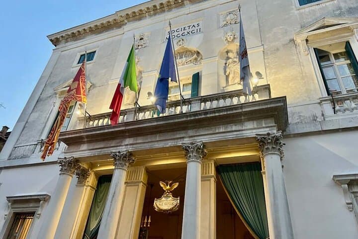 Guided Tour by the plumber Teatro La Fenice in Venice + Ebook