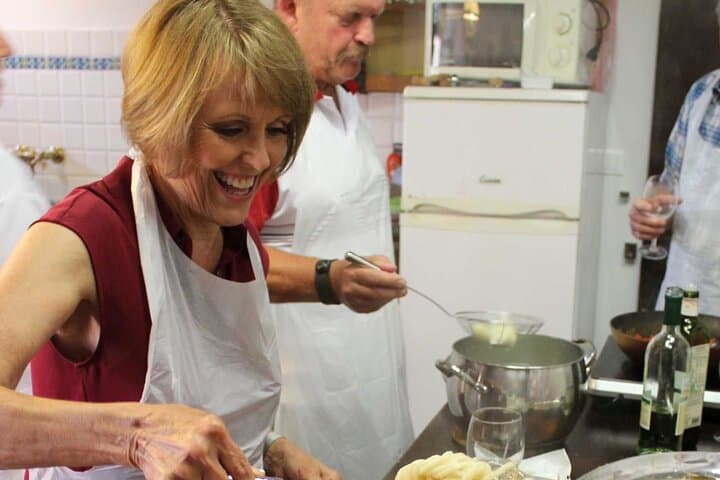 Enjoy a participatory cooking class Feel like an experienced cook