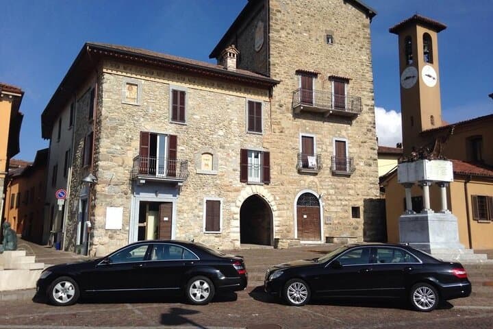 Milan Malpensa airport transfer to Como City Transfer sedan car