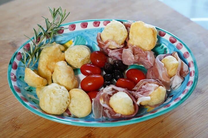 Lecce Market Tour & Authentic Italian Aperitivo at a Local's Home