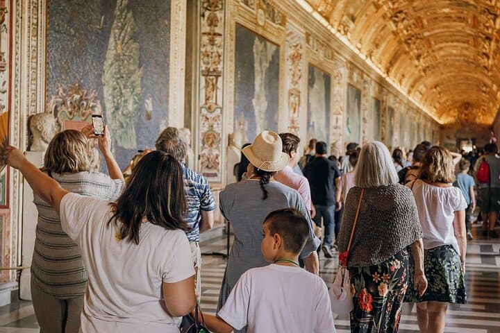 Guided Tour in Sistine Chapel and the Vatican + Ebook