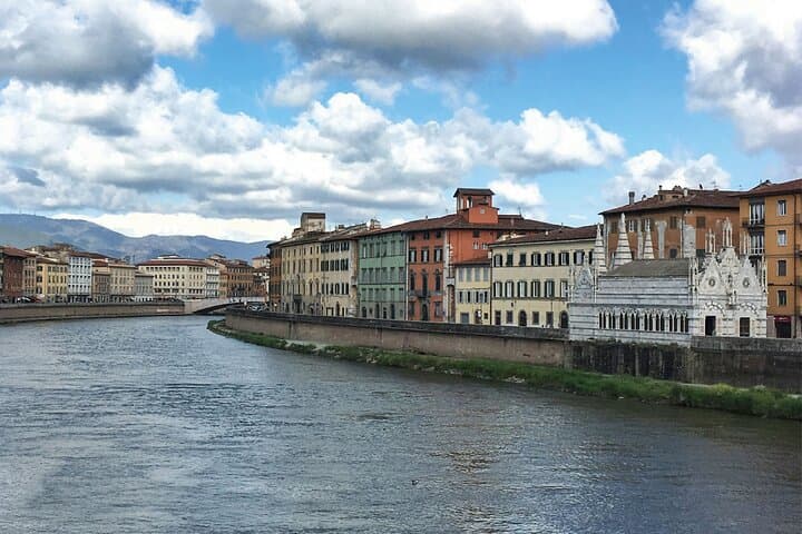 Pisa Walking Tour with Audio and Written Guide by a Local