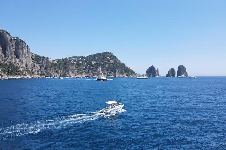 3-hour boat tour of Capri