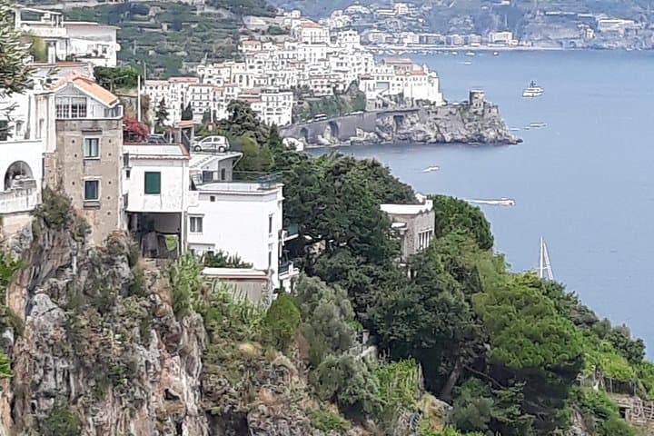 Amalfi : Private Transfer from Naples visit Pompeii
