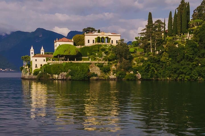 Private Wooden Boat Tour on Lake Como: Villages and Villas