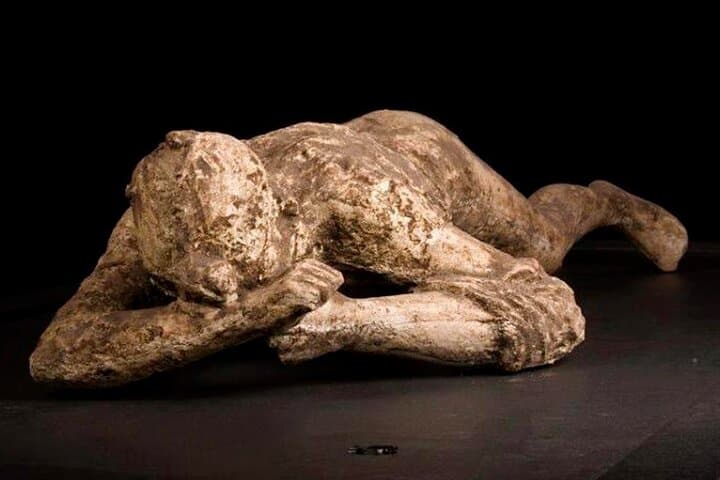 Pompeii : Shared Tour with Archaeologist Guide and Ticket Included