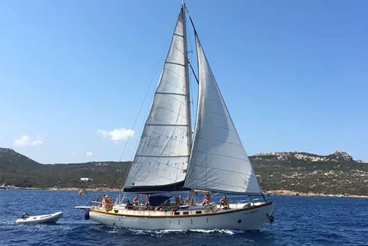 Catania: Boat Trip with Aperitif, Prosecco and Snorkeling