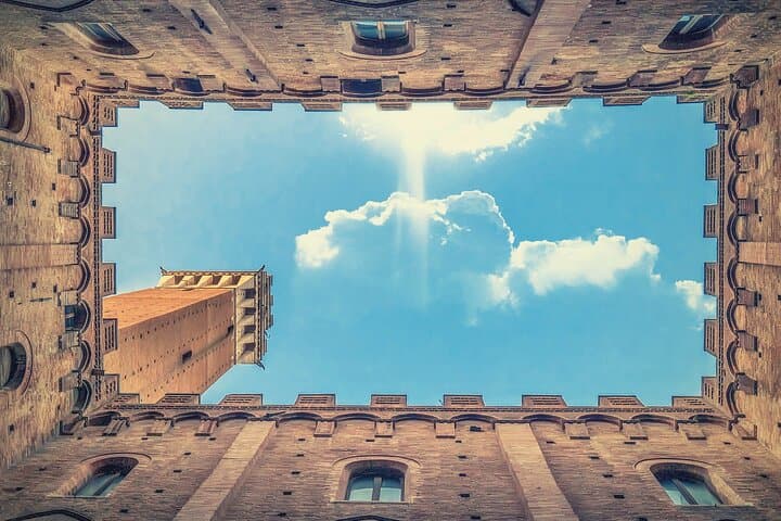 Siena Walking Tour with Audio and Written Guide by a local