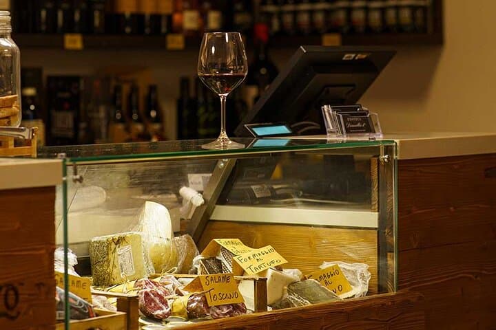 Wine experience in the Tuscan hills with tasting in Vinci