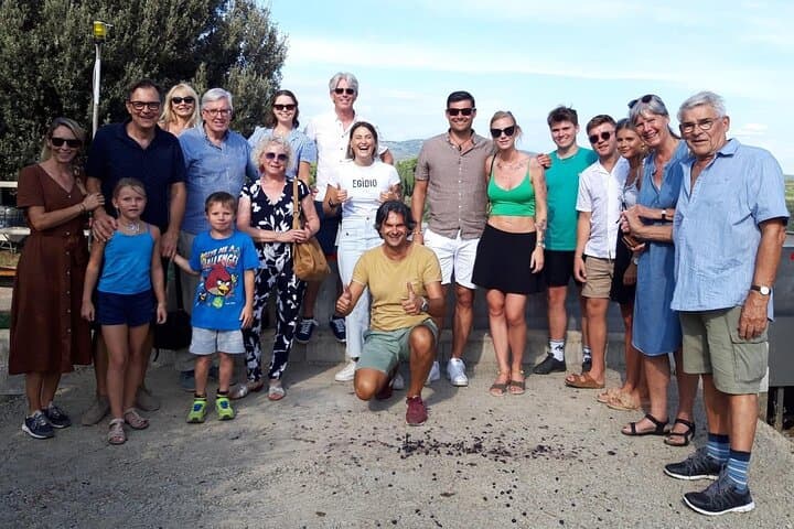 Wine experience in the Tuscan hills with tasting in Vinci