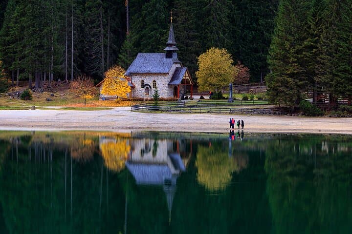 Private Hiking Tour to the Three Peaks, Lake Misurina and Braies