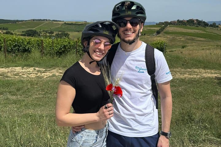 MONTALCINO Private E-Bike & Brunello Winery Experience