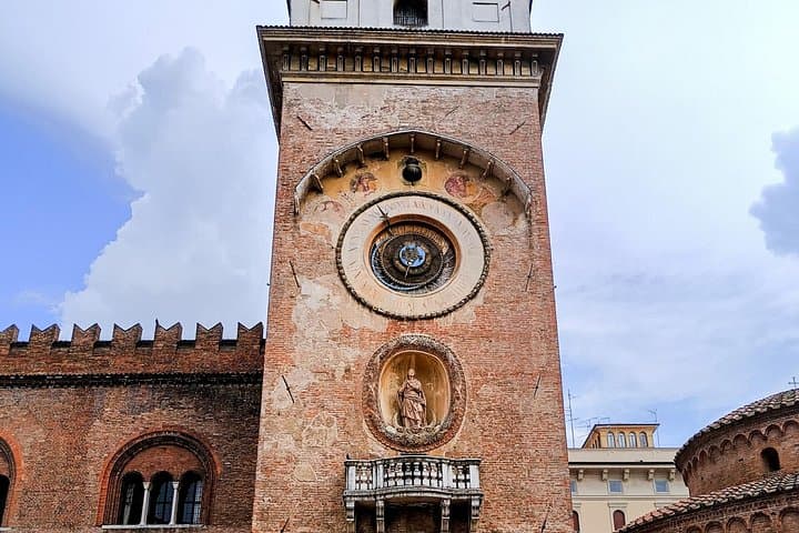 Mantua Self-Guided City Walking Tour & Scavenger Hunt
