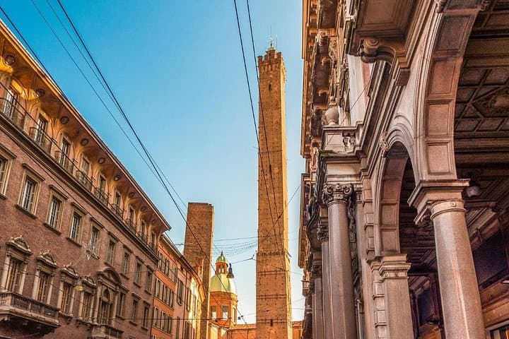 Explore Bologna in 60 minutes with a Local