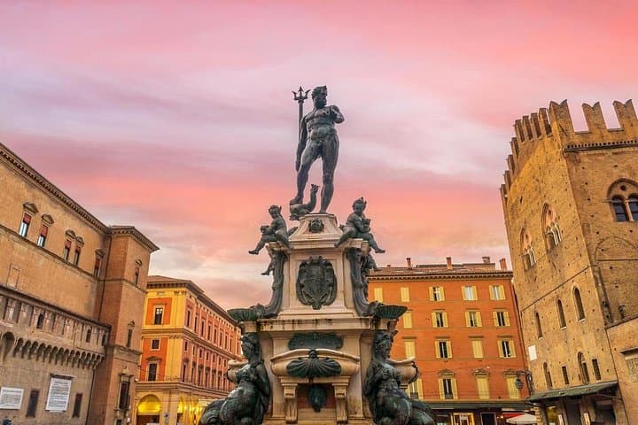 Explore Bologna in 60 minutes with a Local