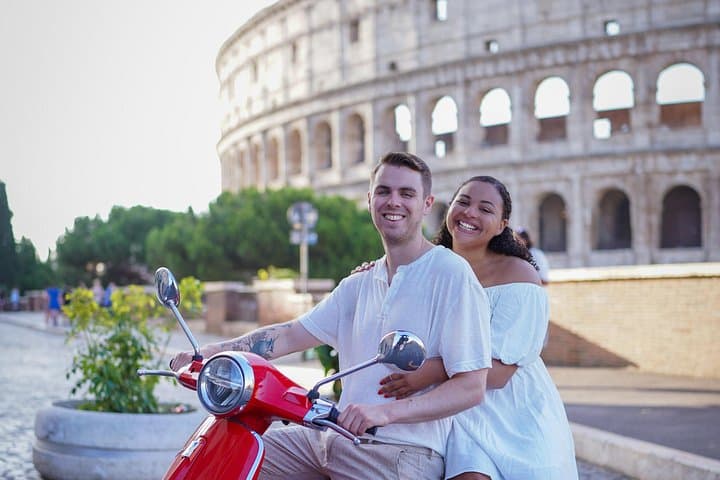 Rome's Easy Vespa Ride with Pick Up and Drop Off & Photoshoot