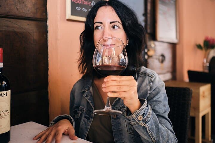 Wine tasting at the nose