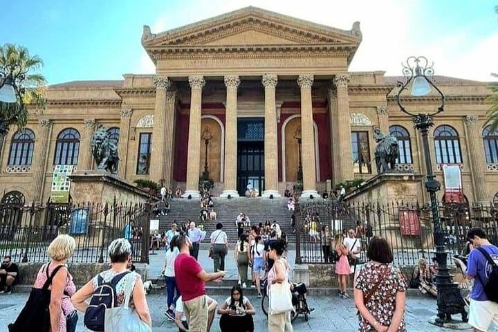 Palermo, a tour of unique monuments and colorful markets