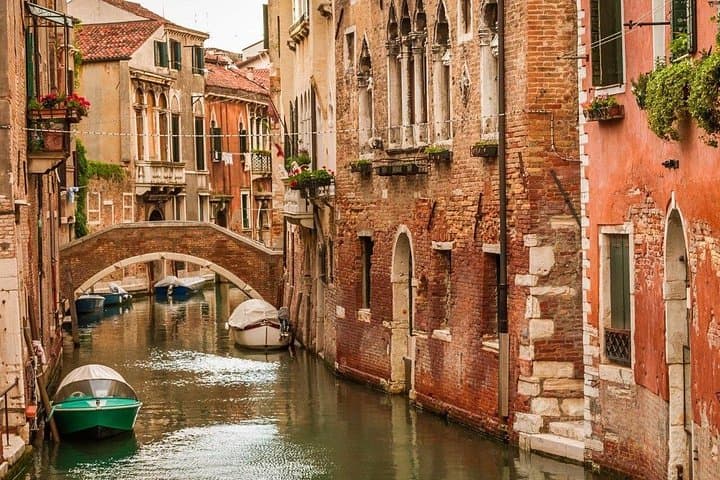 4-Day Discovering Venice with Gondola, St. Mark's & Doge's Palace