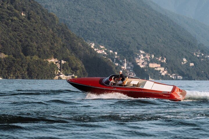 Private wooden boat tour on Lake Como