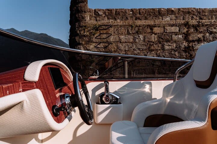 Private wooden boat tour on Lake Como