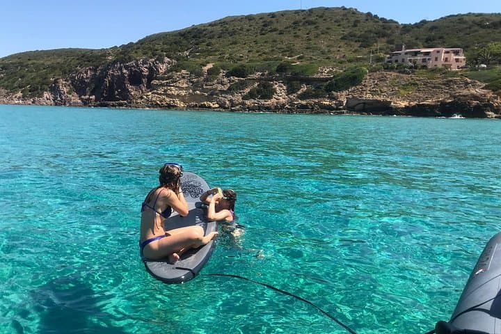 Boat tour with snorkeling and small aperitif in Alghero