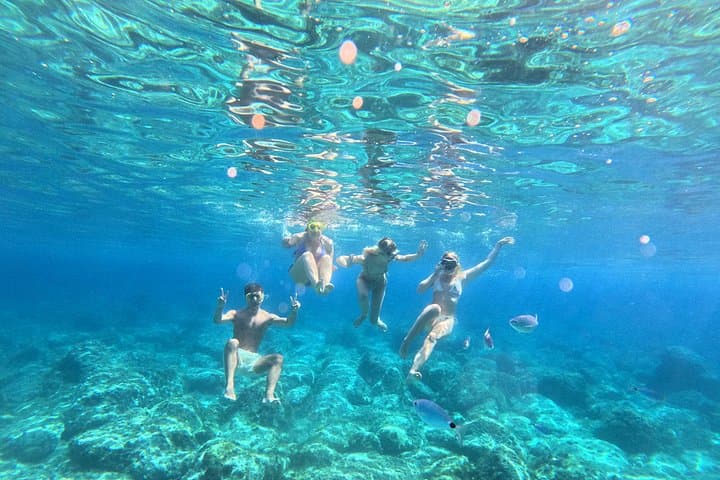Boat tour with snorkeling and small aperitif in Alghero