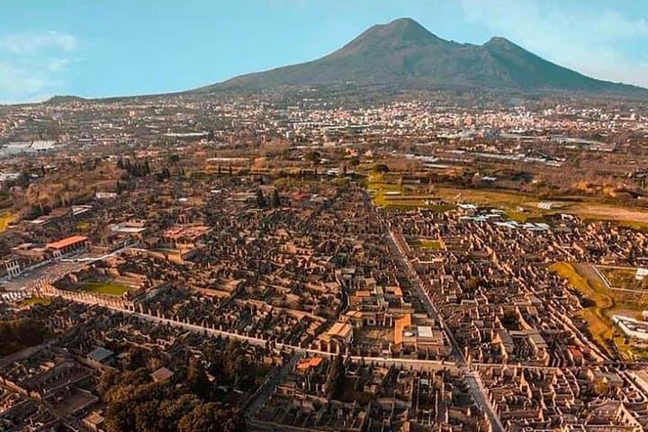 Pompeii private tour with expert guide in archaeology