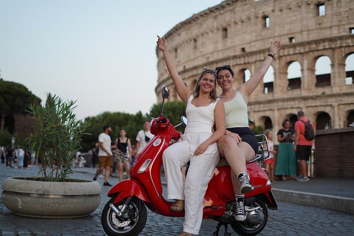 Vespa Tour in Rome with professional photographer