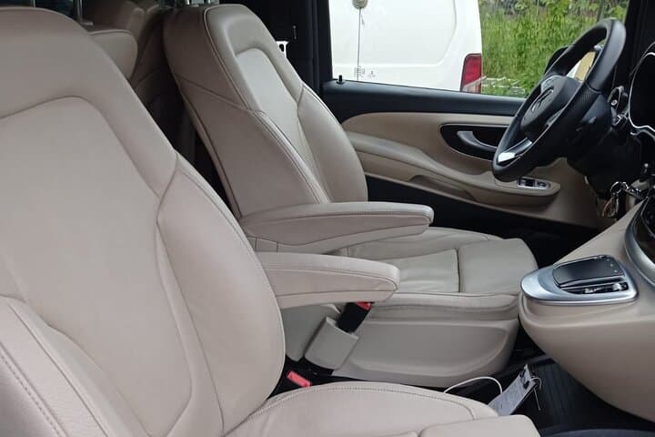 Luxury Private Transfer from/to Fiumicino Airport to Rome Center