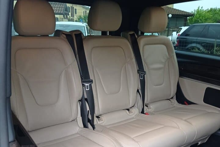 Luxury Private Transfer from/to Fiumicino Airport to Rome Center