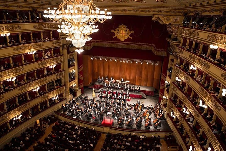Milan's Opera Gem and La Scala Guided Walking Tour