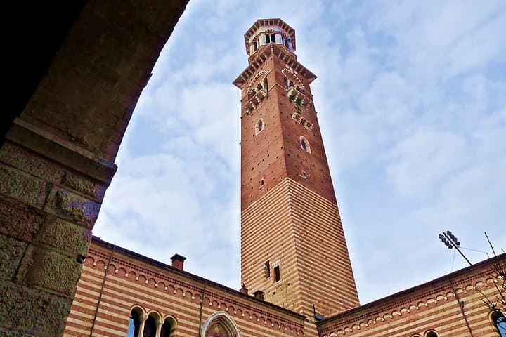 Exploration of Verona + Arena: Walking Tour + Ebook