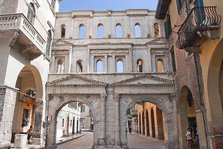 Exploration of Verona + Arena: Walking Tour + Ebook
