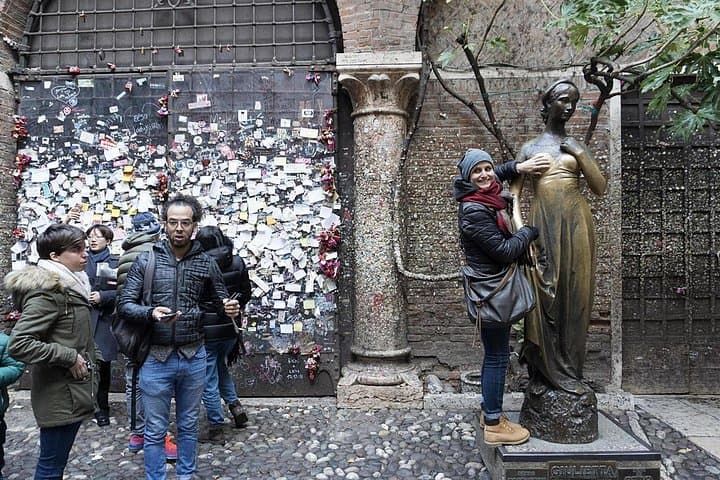 Exploration of Verona + Arena: Walking Tour + Ebook