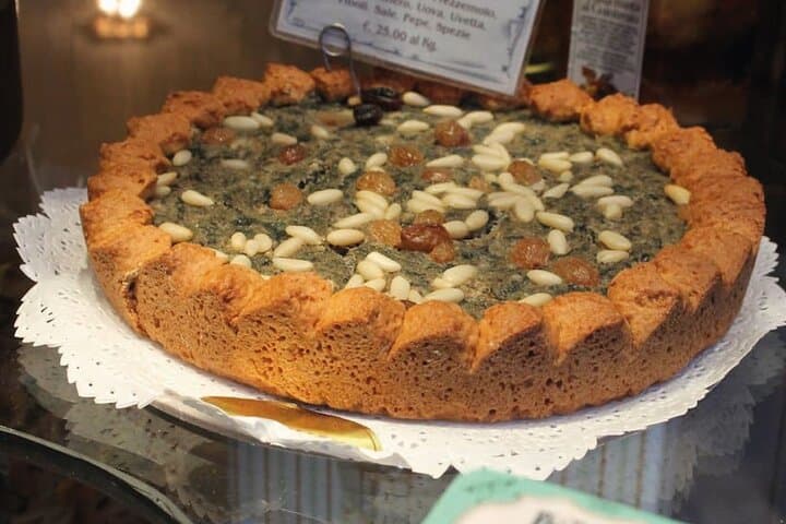 Lucca Walking Tour with Audio and Written Guide by a Local
