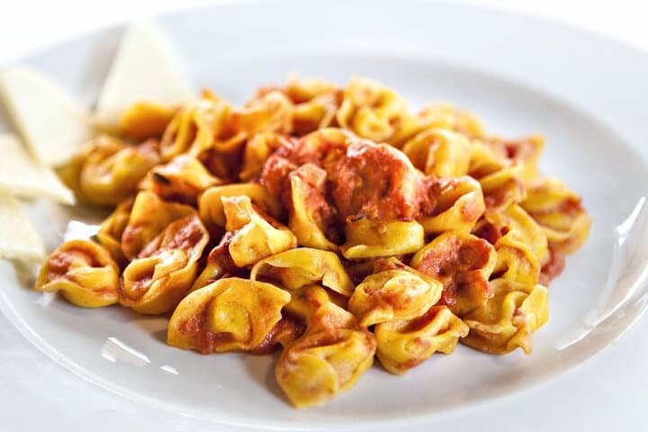 Tortelloni and Tagliatelle Cooking Class in Bologna + Wine