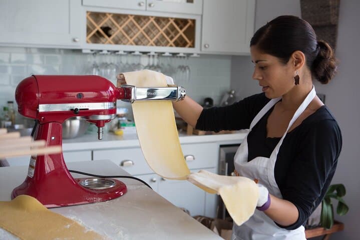Tortelloni and Tagliatelle Cooking Class in Bologna + Wine