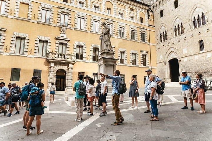 Guide in Siena