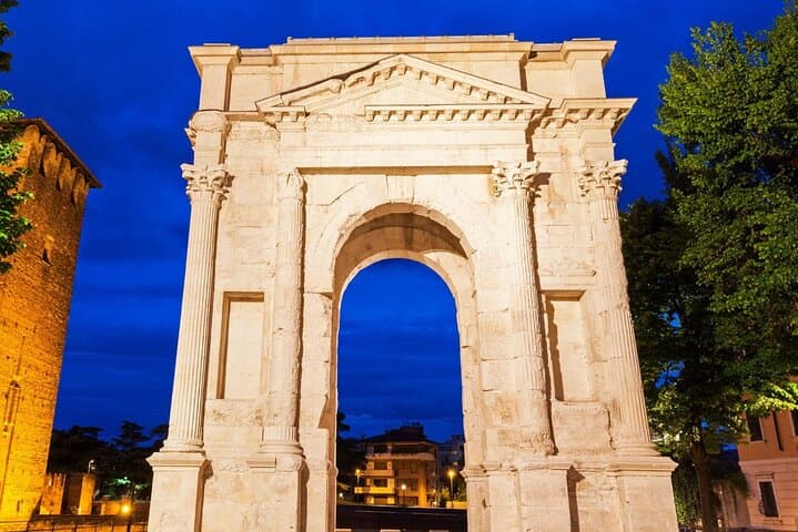Verona: City Walk with Audio Guide in 7 Languages on your Phone