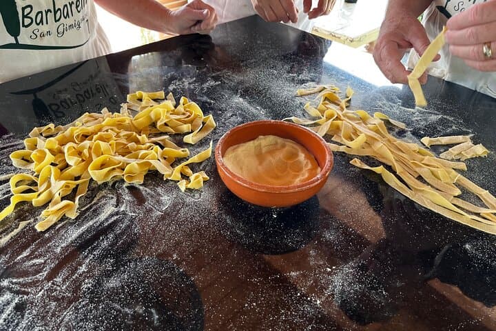 Tuscan Cooking Class with Pasta, Tiramisu & Local Wine