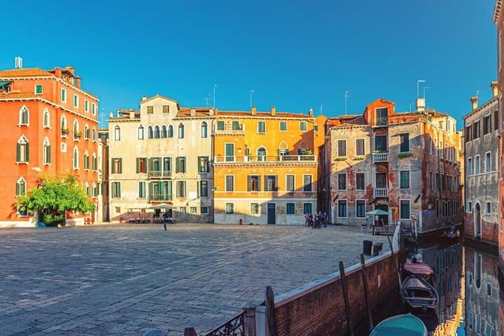 Venice: Hidden Gems Walking Tour with a Local Guide