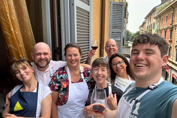 Milan: Small Group Cozy Cooking Class in a Typical Home